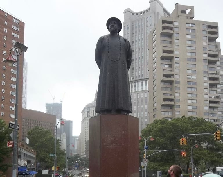 Lin Zexu statue in Chatham Square in New York’s Chinatown. Source: Flickr.